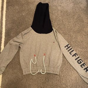Tommy Hilfiger cropped sweatshirt